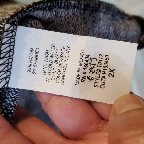 Lily Pad Plus Tunic Top 2x - Picture 4 of 4